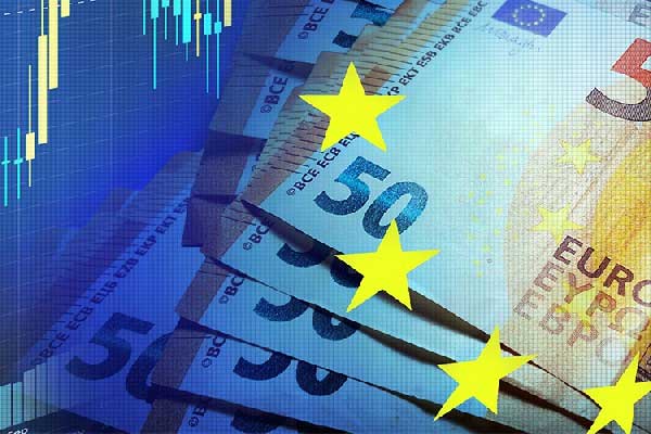 光伏股午前普遍上扬 信义光能涨超8%新特能源涨超6%