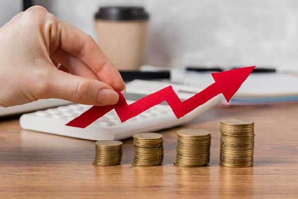 光伏股午前普遍上扬 信义光能涨超8%新特能源涨超6%
